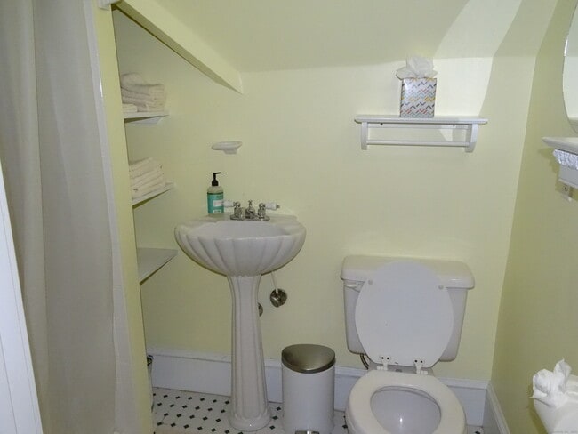 Building Photo - 101 S Main St