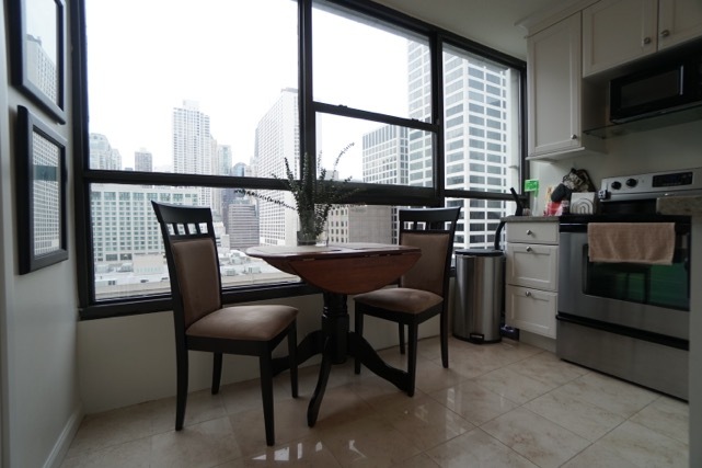 Eat-in kitchen - 405 N WABASH Ave