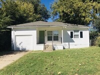 Building Photo - 3209 NE 14th St