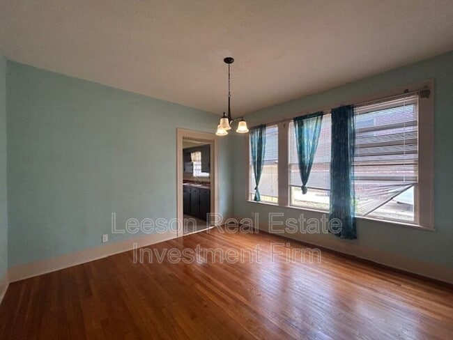 Building Photo - 622 Columbia St