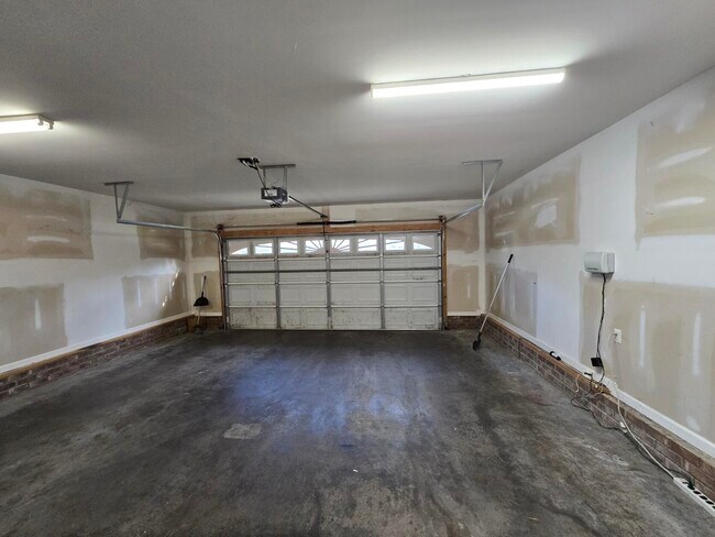 Building Photo - 206 Aberlour Dr