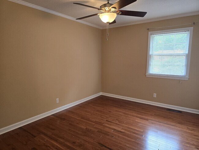 Building Photo - 4680 Forest Manor Dr