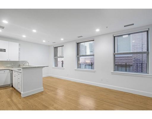 Building Photo - 140 Boylston St
