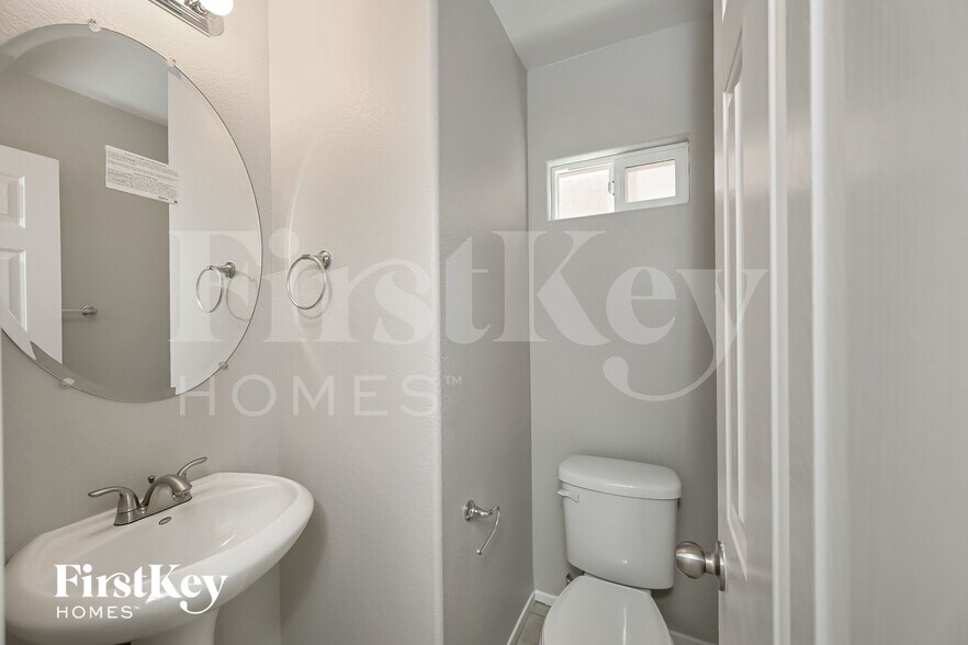 Building Photo - 8302 Time Machine Ave