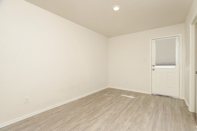 Building Photo - Adorable 3 bedroom 2 bathroom house!