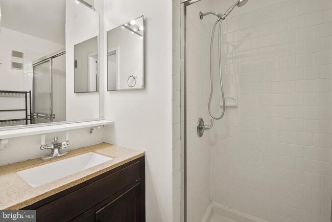 Building Photo - 123 W Conway St