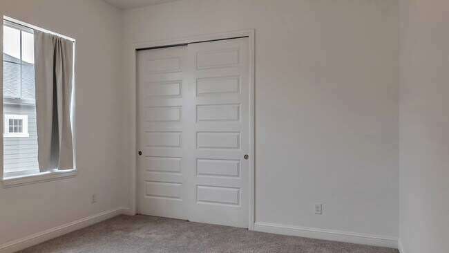 Building Photo - Beautiful Home in Canyons South!