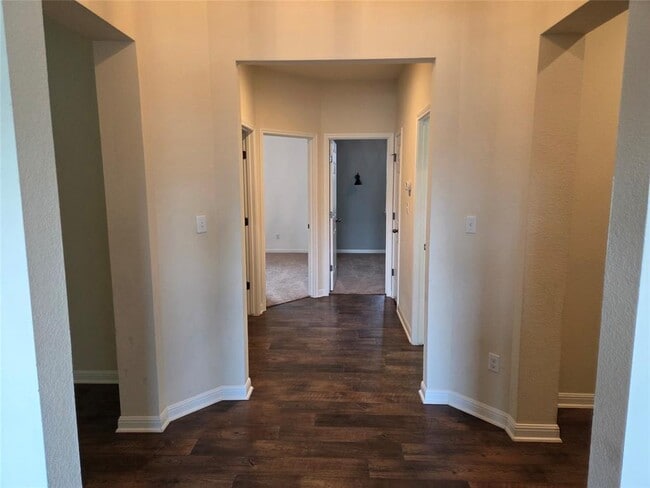 Building Photo - 2832 Coral Valley Dr