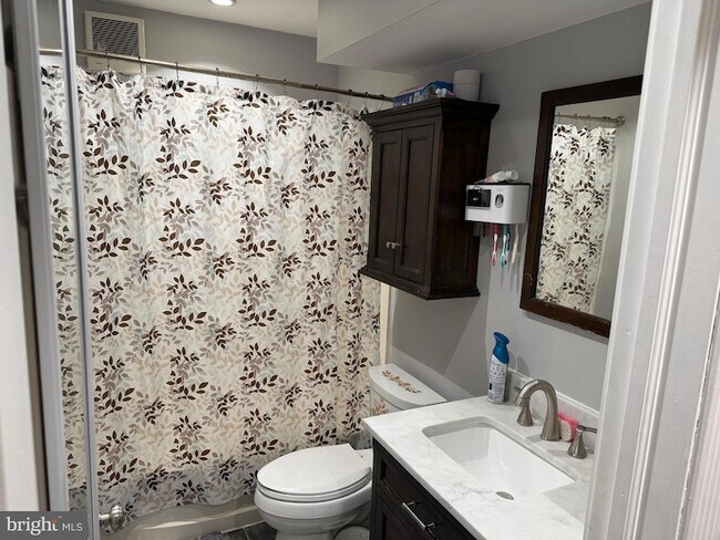 Building Photo - 127 Dory Ct