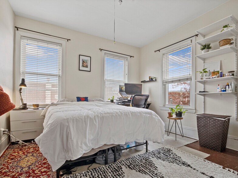 Building Photo - 368 Broadway