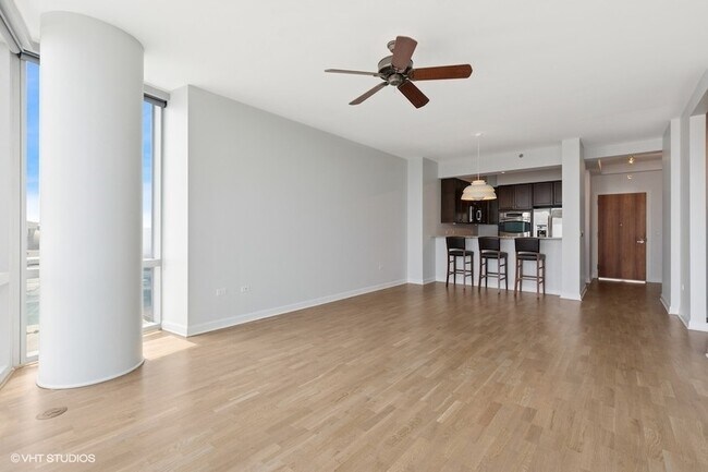 Building Photo - 1211 S Prairie Ave
