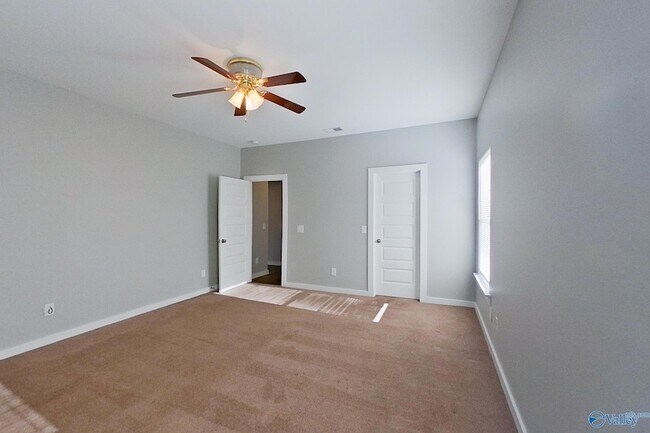 Building Photo - 204 White Oak Cir