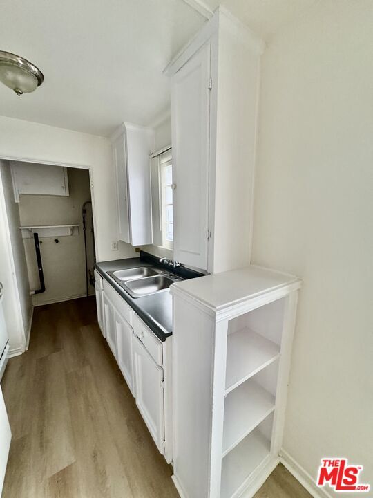 Building Photo - 407 W Manchester Blvd