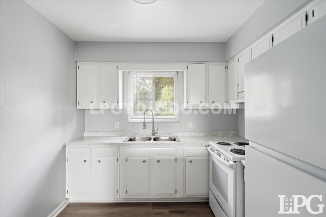 Building Photo - 3330 Arlington Ave