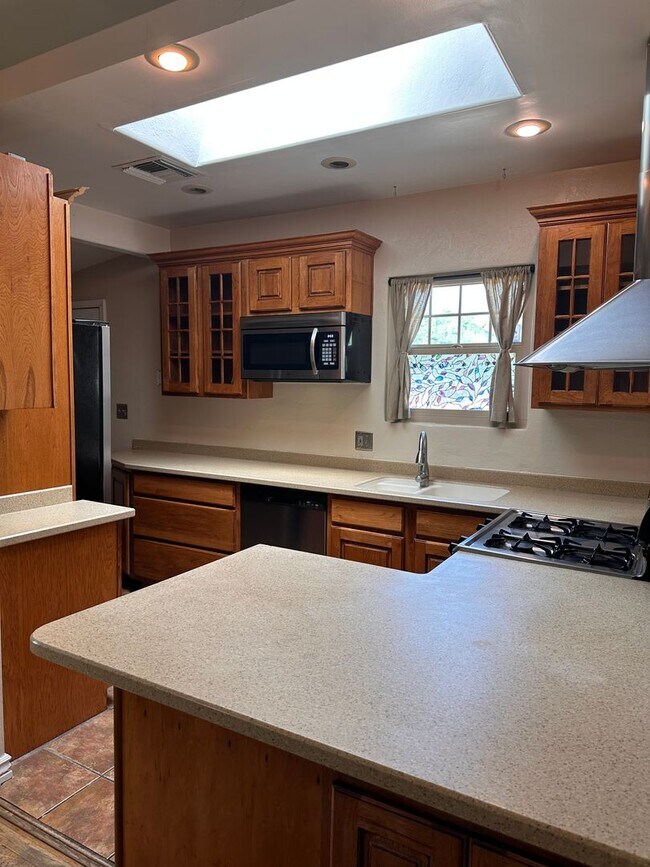 Building Photo - *** COMING SOON***3 Bedroom 1 1/4 Bath Hom...