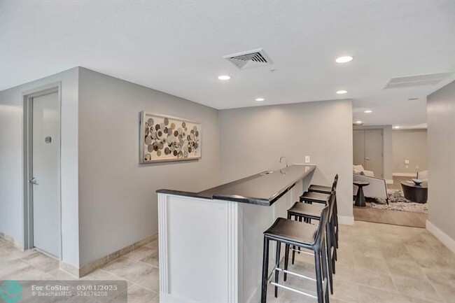 Building Photo - 715 Bayshore Dr