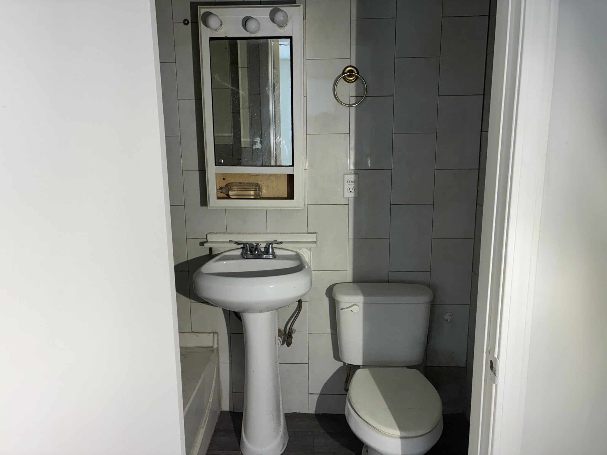 Building Photo - 156 E 107th St