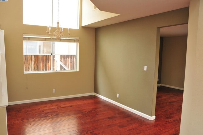 Building Photo - 275 Woodruff Way