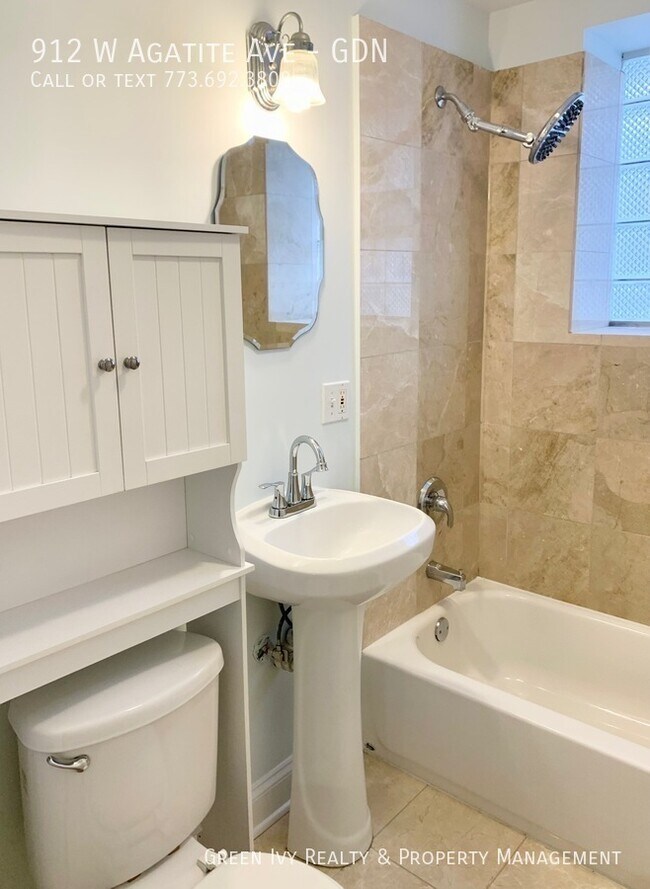 Building Photo - 912 W Agatite Ave