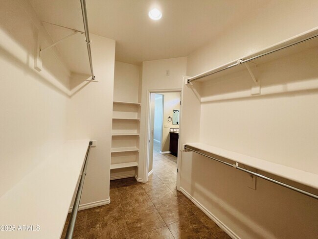 Building Photo - 1674 E Azafran Trail