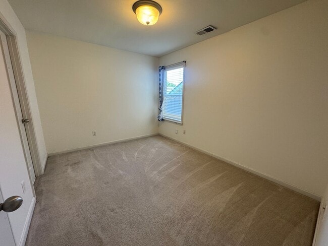 Building Photo - 1343 Island Pl E