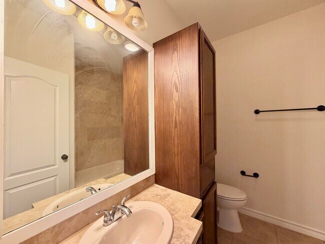 Building Photo - 10706 International Blvd