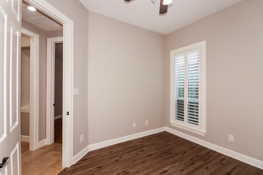 Building Photo - 1829 Oakdale St