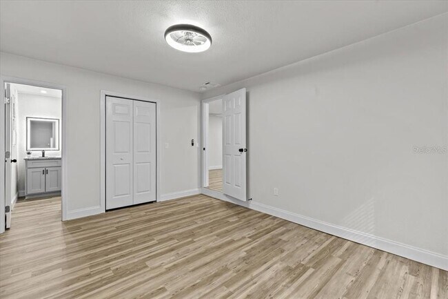Building Photo - 7480 Hobson St NE