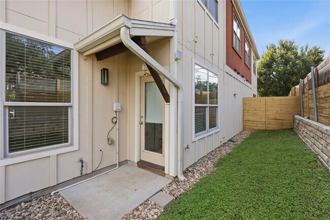 Building Photo - 4124 Valley View Rd