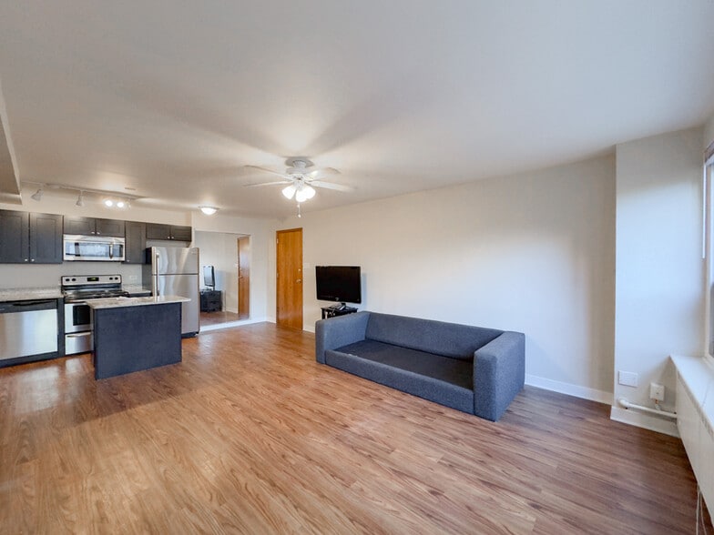 Building Photo - 4180 N Marine Dr