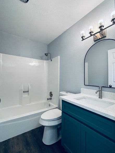 Building Photo - 2325 Lakehurst Dr