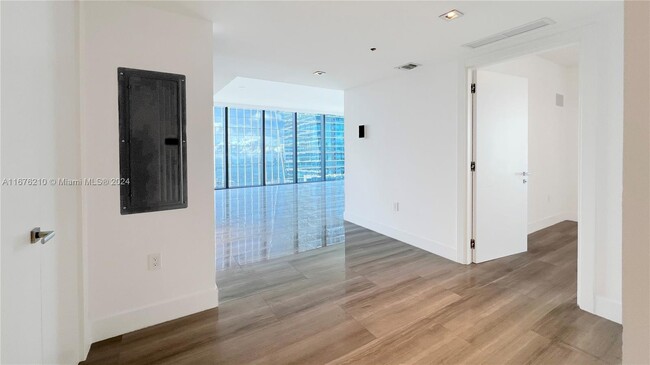 Building Photo - 1451 Brickell Ave