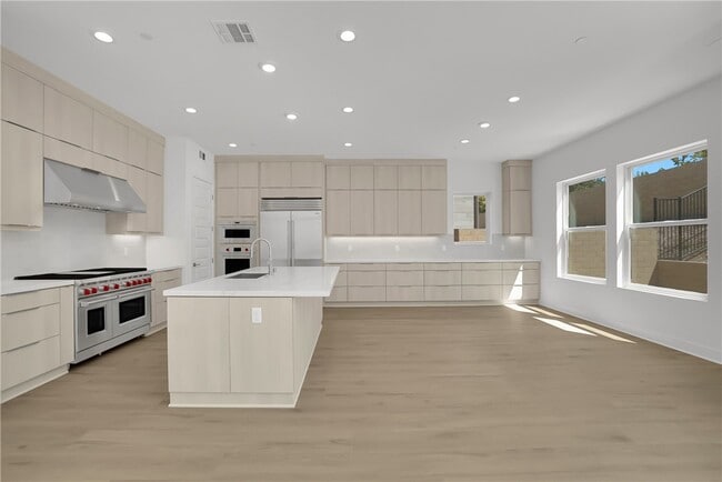 Building Photo - 168 Creation