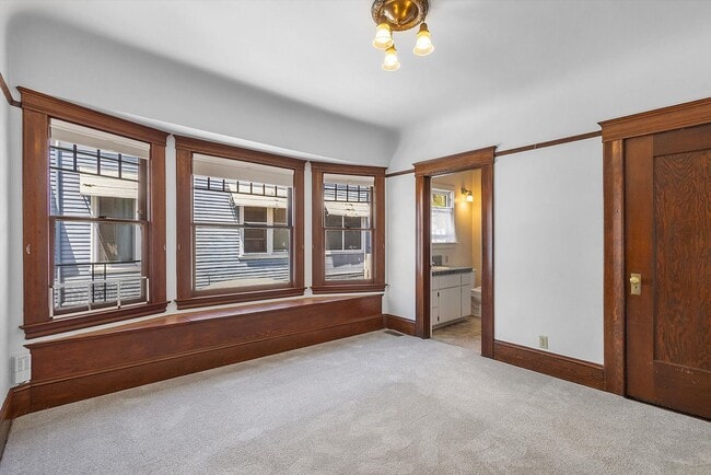 Building Photo - 1733 Lincoln Ave