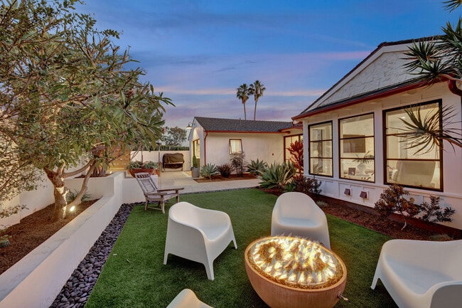 Building Photo - 4 S Vista De La Luna