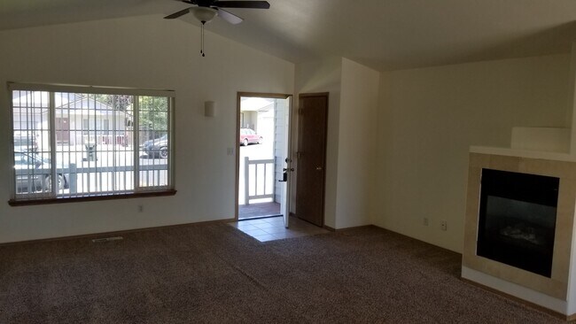 Building Photo - VIDEOTOUR: Across from Mt View High School...