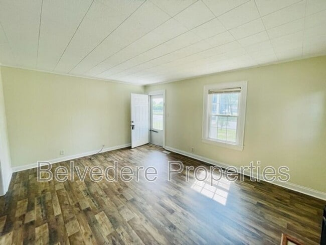 Building Photo - 810 Elwell Ave