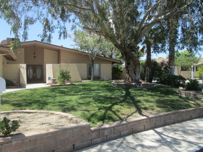 Building Photo - Please contact Vaughn Realty to set up an ...