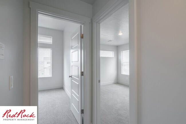 Building Photo - Innovative Design! 4 Bedroom Home in the Beautiful Desert Playa Community