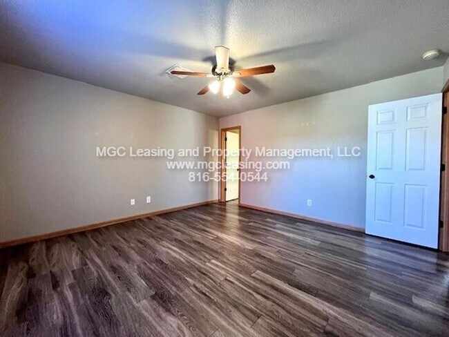 Building Photo - Charming Ranch-Style Duplex in Blue Springs, MO!