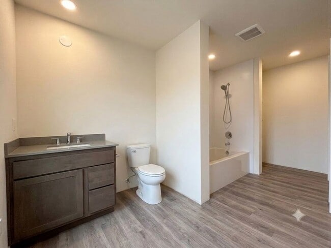 Building Photo - 881 Kimball Ln