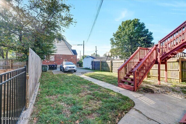 Building Photo - 1802 Deerwood Ave