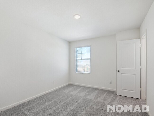 Building Photo - 4 Bedroom Single Family Home in Crowley