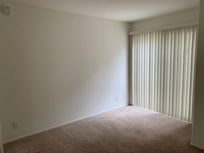 Building Photo - Camarillo Springs Rental now Available