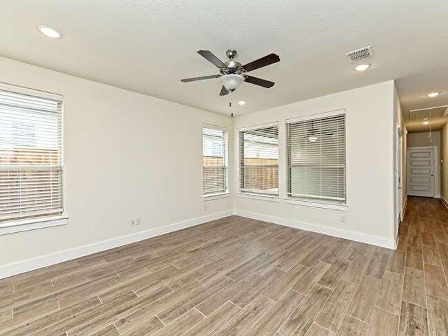 Building Photo - 432 Parkline Dr