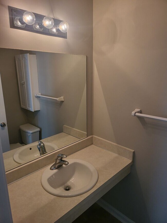 Building Photo - Large three bedroom, one and a half bath t...
