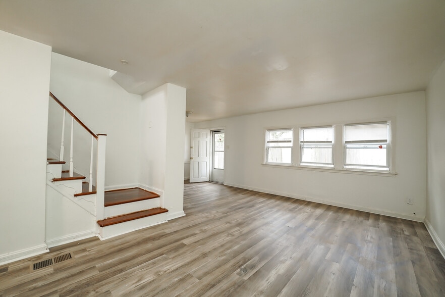 Building Photo - 14 S Rodney Dr