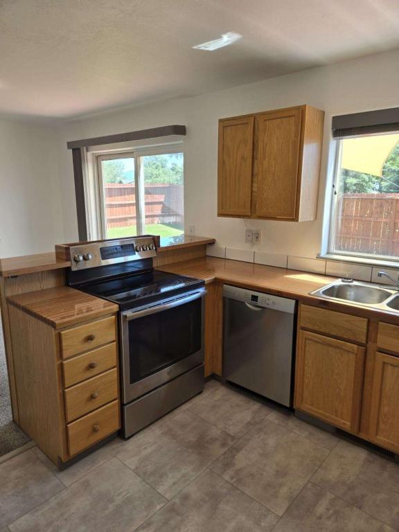 Building Photo - 3302 Laredo Dr