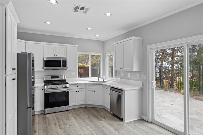 Kitchen - 720 Foxhall Ct