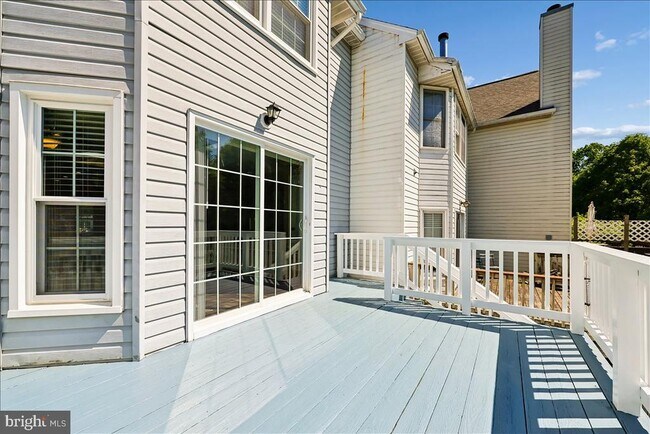 Building Photo - 6630 Commodore Ct